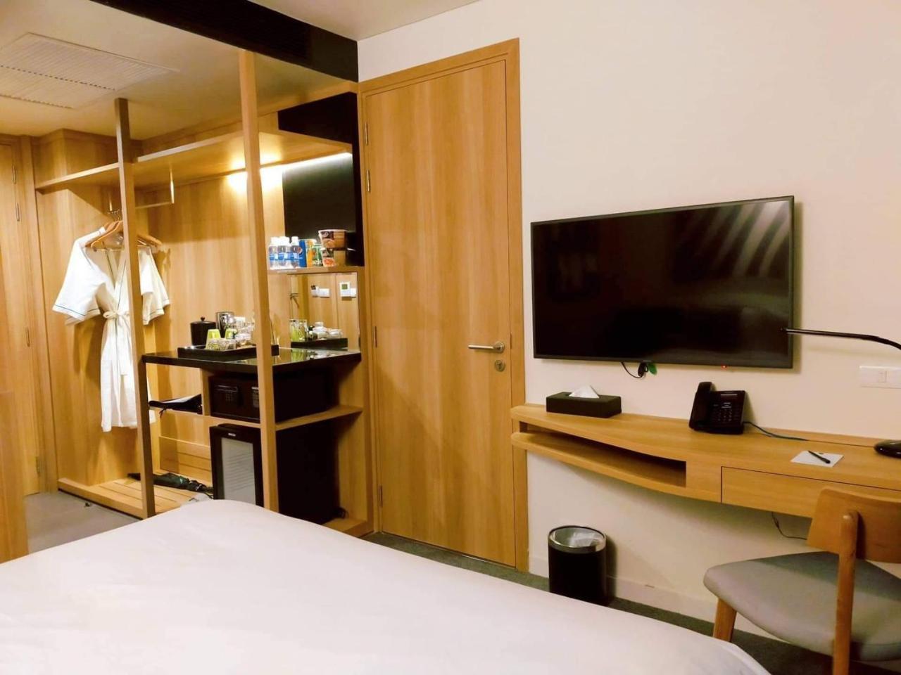 Zazz Urban Ho Chi Minh Hotel Exterior photo