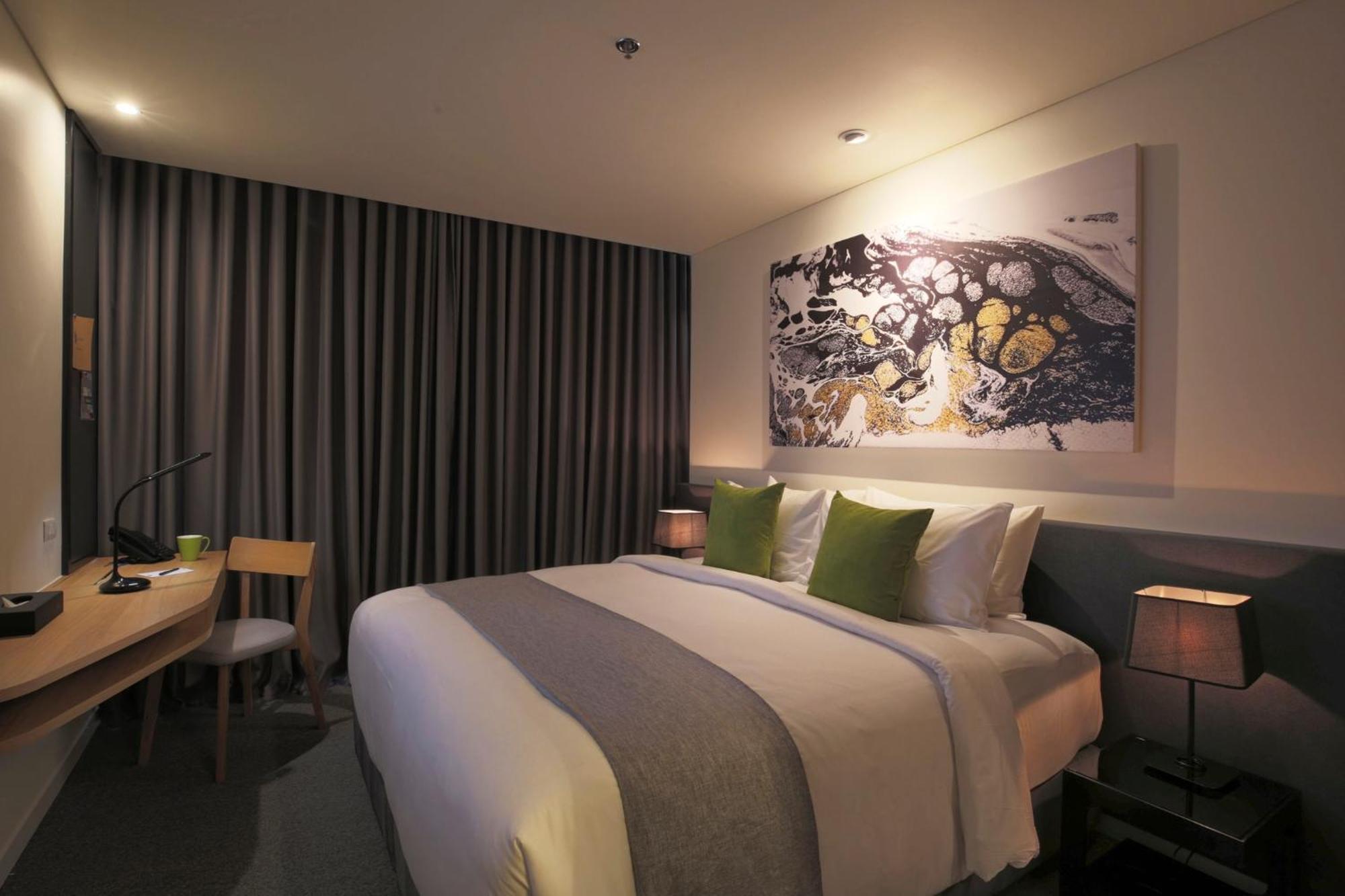 Zazz Urban Ho Chi Minh Hotel Exterior photo